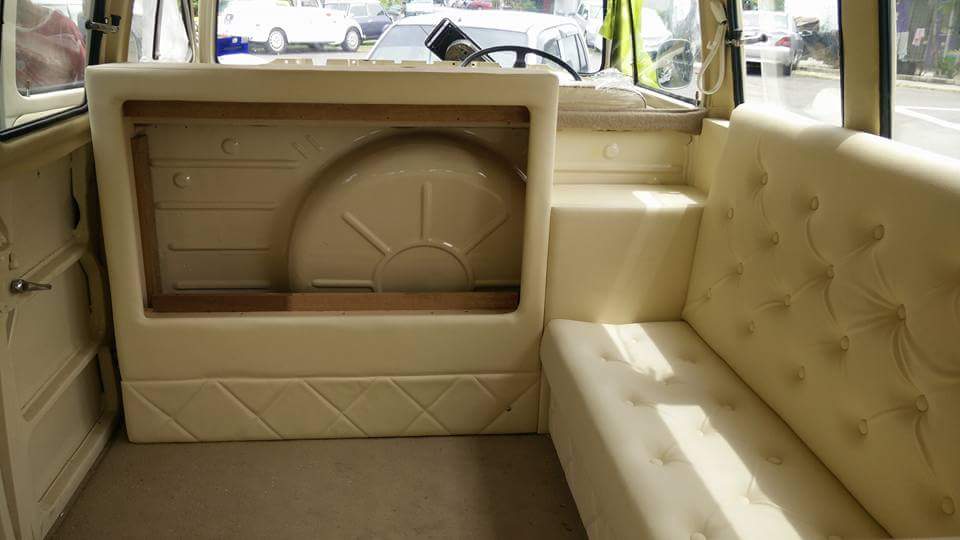 VINTAGE VOLKSWAGEN VAN